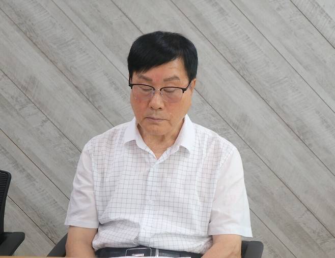 ▲ 박철기(82·왼쪽 사진)·오정연(80)씨는 경기지역을 비롯해 전국의 강제 동원 미인정 피해자들을 위한 단체를 힘겹지만, 함께 운영하고 있다. 이 단체는 사실상 정부가 업무를 포기함에 따라 유일한 강제 동원 피해 신고 접수처다./사진제공=경기도