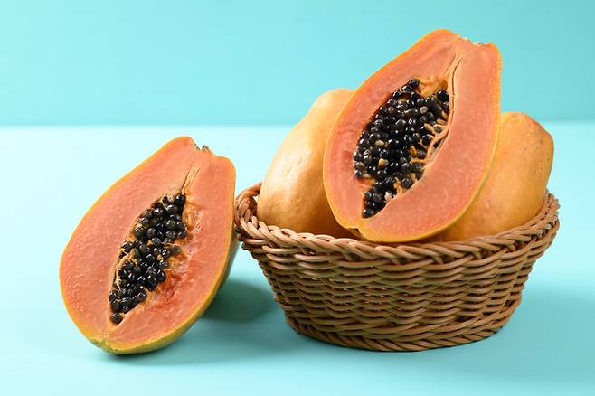 파파야는 단백질 소화에 특화된 효소, 파파인(papain)이 풍부하다. [사진=게티이미지뱅크]