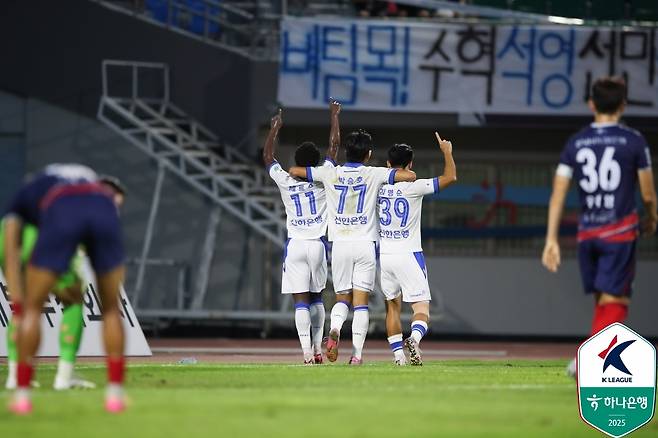 K리그2 선두를 질주하는 인천 유나이티드. (한국프로축구연맹 제공)