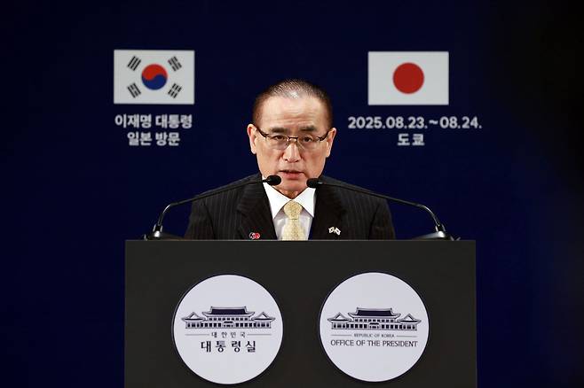 위성락 국가안보실장이 24일(현지 시간) 일본 도쿄 한 호텔에 마련된 프레스센터에서 이재명 대통령의 한일 정상회담 관련 브리핑을 하고 있다./뉴시스