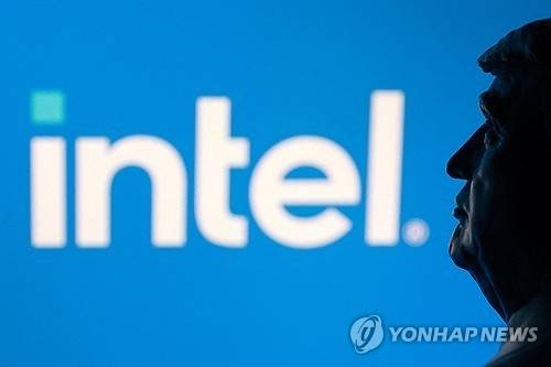인텔과 트럼프 대통령. 로이터 연합뉴스 일러스트