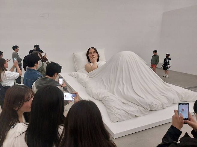 지난 4~7월 열린 국립현대미술관 서울관의 ‘론 뮤익’전 현장. 노형석 기자