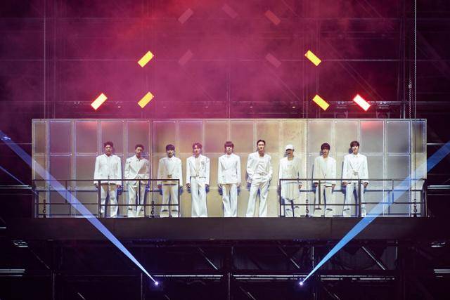 슈퍼주니어는 24일 오후 서울 송파구 올림픽공원 KSPO DOME에서 20주년 기념 콘서트 '슈퍼쇼10(SUPER SHOW 10)' 3회 차 공연을 개최했다. SM엔터테인먼트 제공