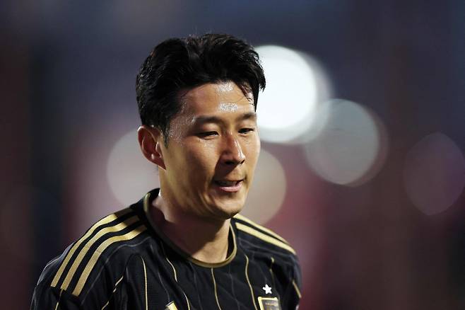 <yonhap photo-3795=""> FRISCO, TEXAS - AUGUST 23: Son Heung-Min #7 of LAFC looks on during the MLS soccer game between FC Dallas and Los Angeles Football Club at Toyota Stadium on August 23, 2025 in Frisco, Texas. Omar Vega/Getty Images/AFP (Photo by Omar Vega / GETTY IMAGES NORTH AMERICA / Getty Images via AFP)/2025-08-24 10:47:34/ <저작권자 ⓒ 1980-2025 ㈜연합뉴스. 무단 전재 재배포 금지, AI 학습 및 활용 금지></yonhap>