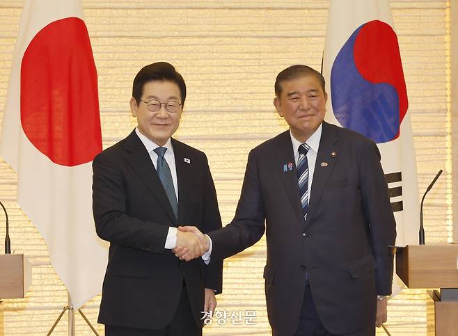 이재명 대통령이 지난 23일 일본 도쿄 나가타초 총리관저에서 열린 이시바 시게루 일본 총리와의 한-일 공동언론발표에서 발언하고 있다. 김창길 기자