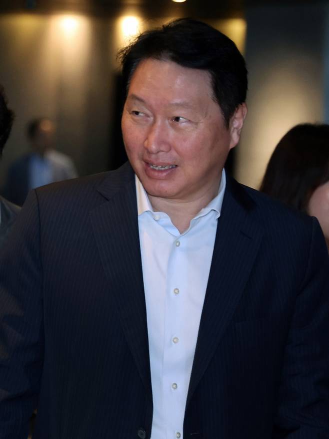 최태원 SK그룹 회장이 18일 오전 서울 광진구 워커힐 호텔에서 열린 '이천포럼 2025'에 참석하고 있다 /사진=뉴스1