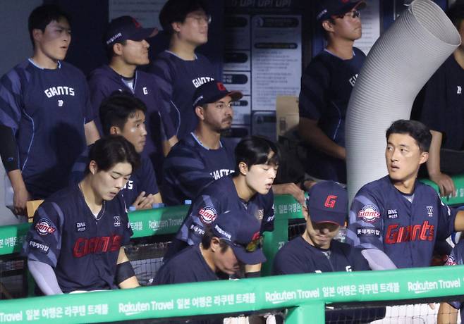 롯데 자이언츠가 빈즈 벨라스케즈를 필두로 12연패 탈출에 도전한다. 사진은 연패에 빠진 롯데 선수단의 모습. /사진=스타뉴스