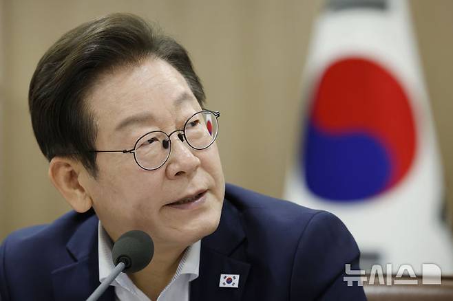 [서울=뉴시스] 최동준 기자 = 이재명 대통령이 22일 서울 용산 대통령실 청사에서 열린 제1회 국가과학기술자문회의 전원회의에서 발언하고 있다. 2025.08.22. photocdj@newsis.com