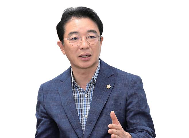 최학범 경남도의회 의장은 시사저널과의 인터뷰에서 우주항공청 개청은 국가균형발전과 미래 산업 경쟁력을 동시에 잡을 수 있는 역사적인 성과라고 강조했다. ⓒ경남도의회 제공