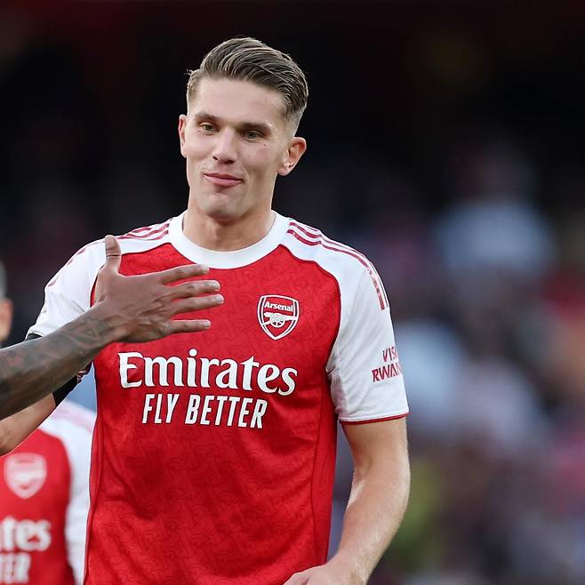 리즈전 요레케스. 아스널 공식 사이트