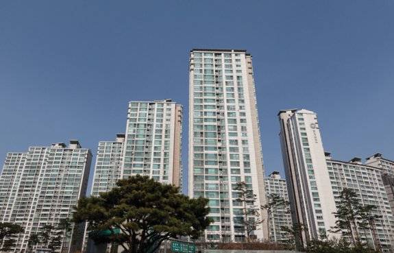 7월 이후에도 최고가 행진을 이어가는 서울 송파구 잠실동 리센츠. 동아DB&nbsp;