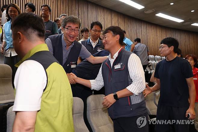 노란봉투법 통과 기뻐하는 노조 [연합뉴스 자료사진]