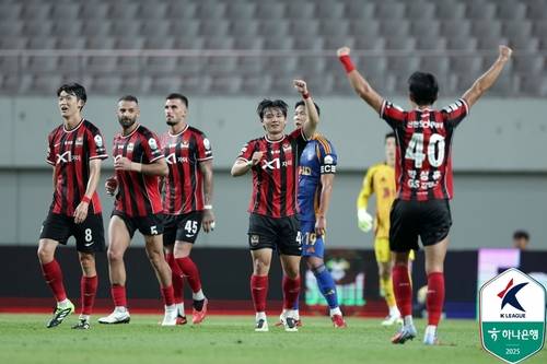 황도윤의 골에 기뻐하는 서울 선수들 [한국프로축구연맹 제공. 재판매 및 DB 금지]