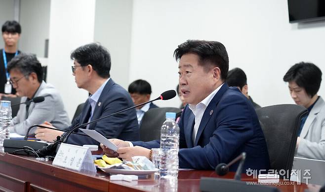 25일 국회 의원회관에서 열린 제주도와 지역 국회의원 당정협의회에서 인사말을 하고 있는 오영훈 지사.