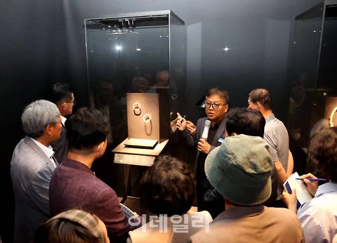 올해 상반기 ‘국보순회전’을 진행한 의성 조문국박물관 전시 해설 모습. (사진=국립중앙박물관)
