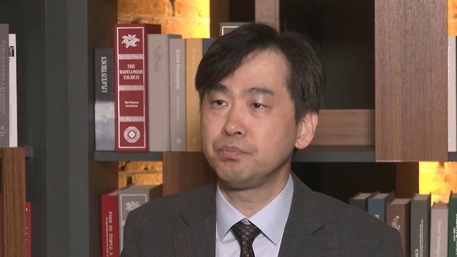 MBC와 인터뷰 중인 최슬기 KDI 교수