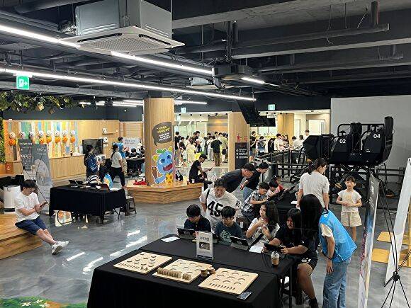 곡성군미래교육재단이 곡성창의융합교육관 꿈키움마루에서 ‘수학탐험대 : AI 미션 탈출의 날!’ 행사를 진행하고 있다. [사진=전남 곡성군]
