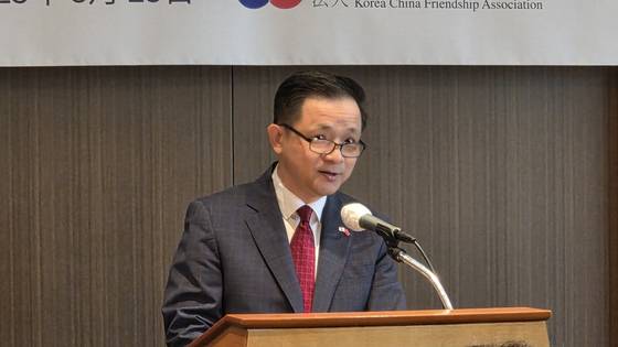 다이빙(戴兵) 주한 중국대사가 25일 오전 서울의 한 호텔에서 '한·중 관계 발전 전망'을 주제로 한·중 우호협회가 주최한 간담회에서 발언하는 모습. 박현주 기자