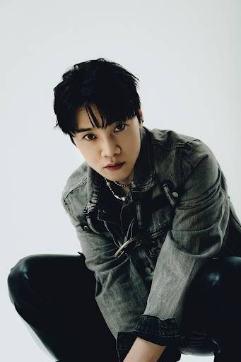 최영준 호스트가 진행하는 ‘세븐틴 안무가와 함께 스튜디오에서 안무 배우기’ 체험 / 사진=에어비앤비