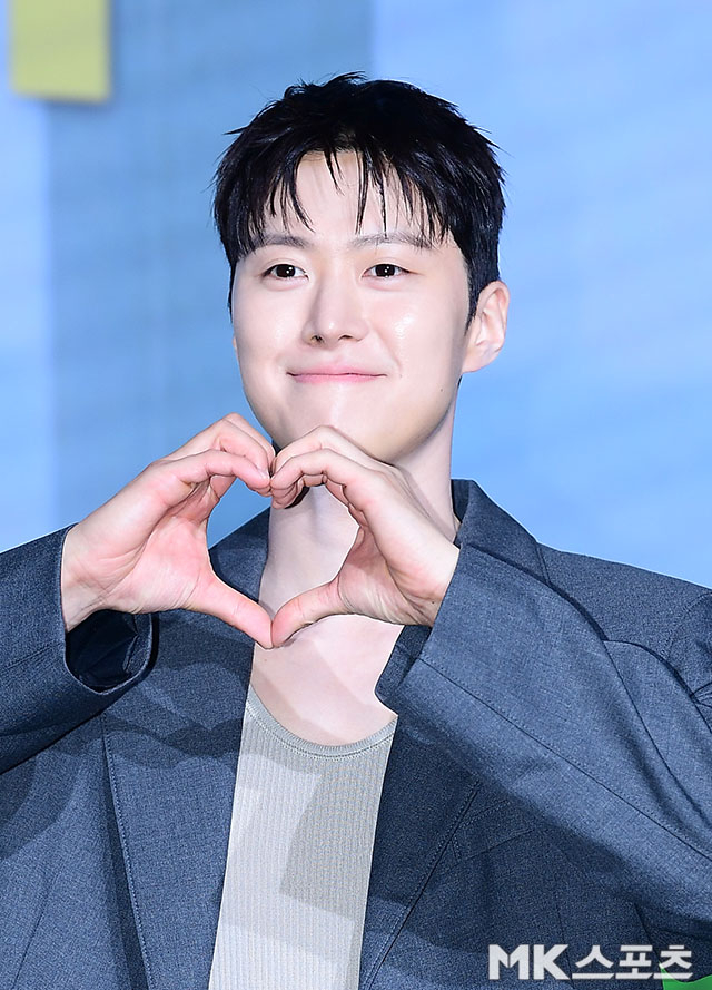 25일 오전 서울 마포구 호텔 나루 엠갤러리에서 넷플릭스(Netflix) 영화 ‘고백의 역사’의 제작보고회가 진행됐다. 이날 현장에는 공명, 신은수, 차우민, 윤상현 배우, 남궁선 감독이 참석했다. / 사진 = 김영구 기자