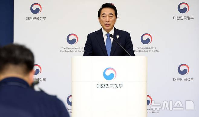 [세종=뉴시스] 강종민 기자 = 박수현 국정기획위원회 국가균형성장특별위원장이 5일 세종시 정부세종청사에서 국정기획위원회가 대통령 세종집무실 건립을 신속추진과제로 선정했다고 밝히고 있다. 2025.08.05. ppkjm@newsis.com