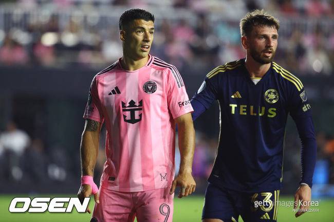 [사진] 트리스탄 블랙몬(오른쪽)과 루이스 수아레스 / ⓒGettyimages(무단전재 및 재배포 금지)