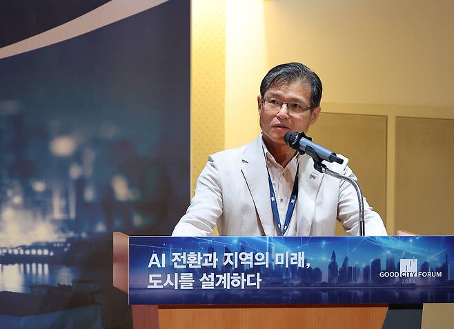 25일 서울 중구 을지로5길 19 페럼타워에서 열린 시사저널 GCF 2025 행사('AI 전환과 지역의 미래, 도시를 설계하다')에서 김정희 국토교통과학기술진흥원장이 제1세션 강연을 하고 있다. ⓒ시사저널 임준선