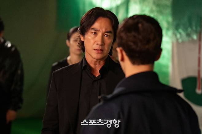 ‘아이 킬 유’에 출연한 배우 엄태웅. 고스트 스튜디오 제공