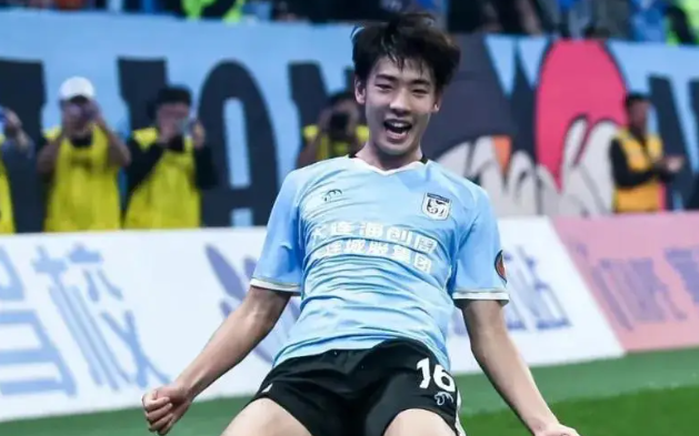 ▲ 중국 축구가 연령별 대표팀 공격수들을 과도하게 칭찬하면서 상당한 부담감을 안기고 있다. 실체가 없는데도 잠재력이 풍부한 유망주들이 쏟아져 나왔다는 기대감을 바탕으로 중국 축구의 부흥을 주문하고 있다. ⓒ 소후닷컴