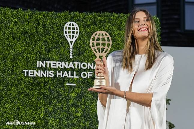 명예의 전당에 입회하는 마리아 샤라포바. /AFPBBNews=뉴스1