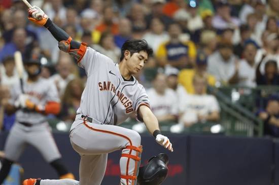 샌프란시스코 자이언츠 외야수 이정후가 25일 밀워키 브루어스와 원정 경기에 1번 타자 중견수로 선발 출전해 4타수 1안타 1볼넷을 기록했다. 2경기 연속 안타에 성공한 이정후는 시즌 타율 0.259를 유지했다. 연합뉴스