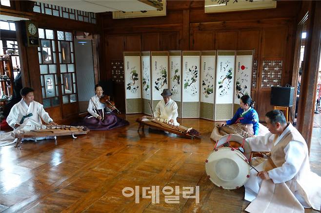 ‘김일구류의 바이올린 산조’ 공연의 한 장면.(사진=전주세계소리축제)
