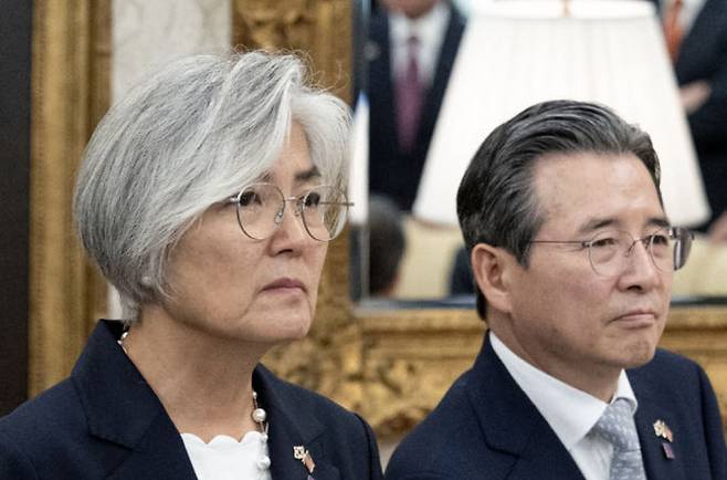 김용범 대통령실 정책실장과 강경화 전 외교부 장관이 25일(현지 시간) 미국 워싱턴DC 백악관에서 열린 한미 정상회담에 참석해 있다. (사진=뉴시스)