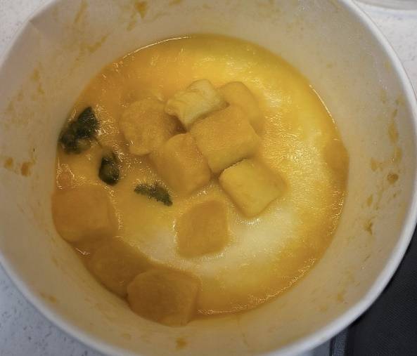 한 손님이 망고에서 섬유질이 많이 나와 빙수를 못 먹었다며 환불을 요구했다.[사진=네이버 카페 '아프니까 사장이다' 캡처]
