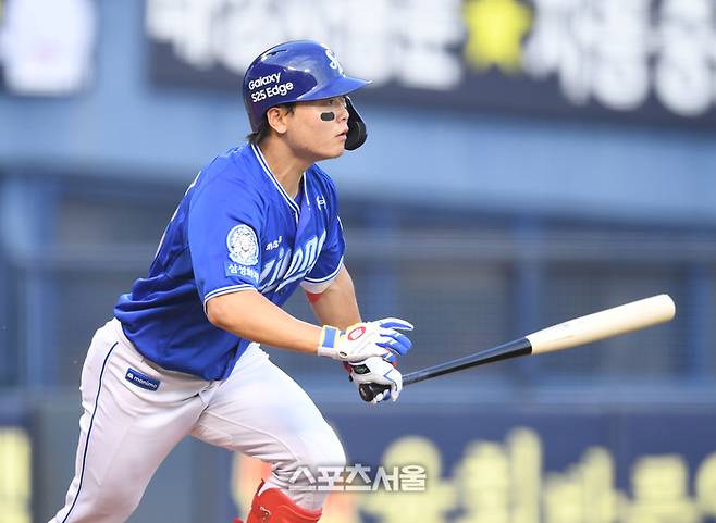 삼성 박승규가 2일 서울 잠실구장에서 열린 2025 KBO리그 두산과 경기 3회초 무사1루 우중간 안타를 치고 있다. 잠실 | 최승섭 기자 thunder@sportsseoul.com