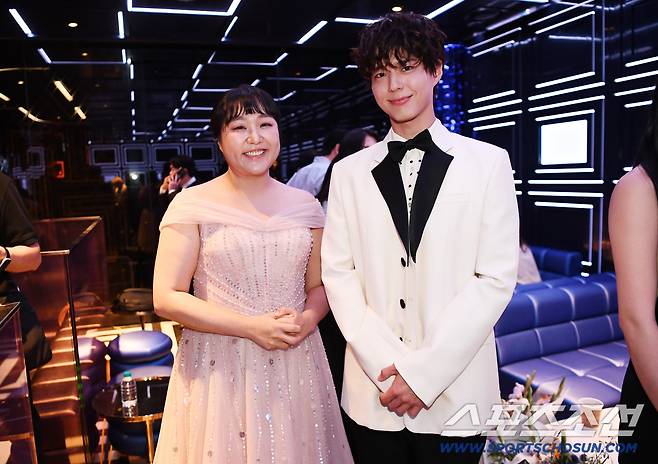 제4회 청룡시리즈어워즈(Blue Dragon Series Awards)가 18일 인천 파라다이스시티에서 열렸다. 이수지와 박보검이 포즈 취하고 있다. 인천=정재근 기자cjg@sportschosun.com/2025.07.18/