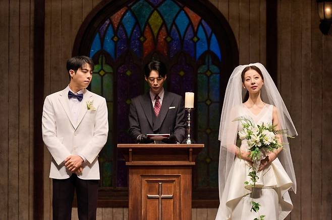 연극 '미러' 공연 장면. /엠비제트컴퍼니
