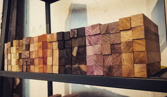 만년필에 사용되는 원목. 제나일 인스타그램 갈무리