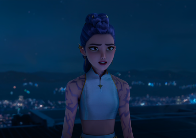 '케이팝 데몬 헌터스'의 루미는 몸에 있는 악령의 문양 때문에 고통스러워한다. 넷플릭스 캡처