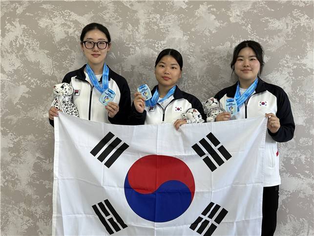 제16회 아시아사격선수권 25ｍ 권총 여자 일반부 단체전에서 은메달을 합작한 양지인(왼쪽부터) 남다정, 오예진. 사진=대한사격연맹