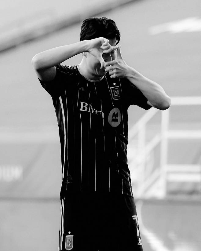 24일 FC댈러스전에서 프리킥으로 데뷔 골을 터뜨린 뒤 환호하는 손흥민. 사진=LAFC SNS