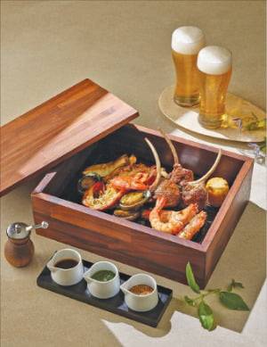 웨스틴 조선 서울 루브리카 서프앤터프 & 생맥주. 조선호텔앤리조트 제공