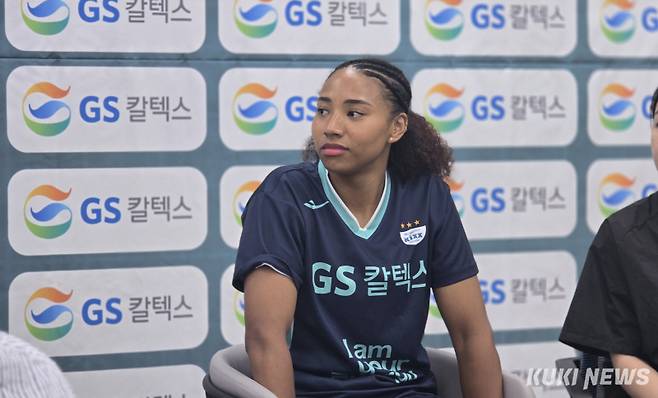 레이나가 26일 가평 GS칼텍스 청평체육관에서 2025~2026시즌 미디어데이에 임하고 있다. 김영건 기자