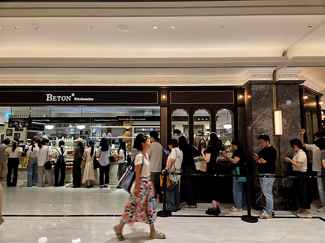 신세계백화점이 26일 강남점에 1200평 규모의 프리미엄 델리 전문관을 오픈했다. [김혜진 기자]