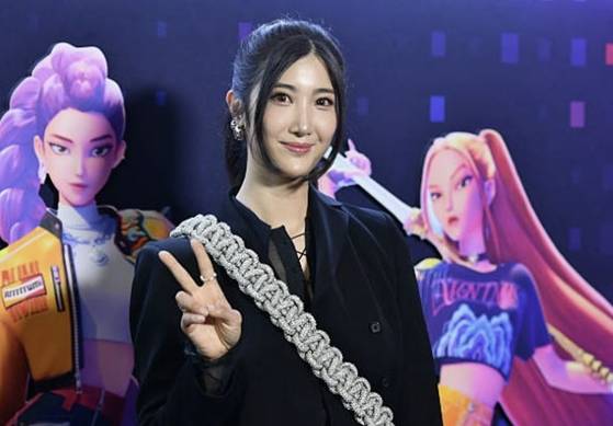 ‘골든’을 부른 이재는 SM엔터테인먼트에서 연습생 활동을 했던 한국계 미국인이다.