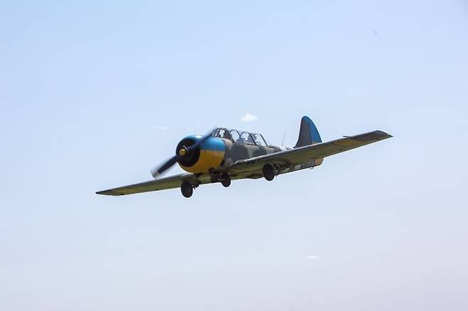 [서울=뉴시스]우크라이나군 11항공여단이 운용하는 구소련제 야크-52(Yak-52) 훈련기. 2025.8.26.  *재판매 및 DB 금지