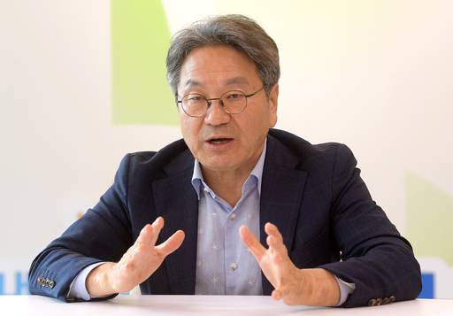 강기정 광주광역시장은 20일 세계일보와 인터뷰에서 “광주 통합돌봄이 관련법 제정으로 내년 3월부터 전국으로 확대 실시된다”며 “통합돌봄의 성공 여부는 재정을 얼마나 투입할 것인지 단체장의 판단에 달려 있다”고 강조했다.&nbsp; &nbsp;광주시 제공