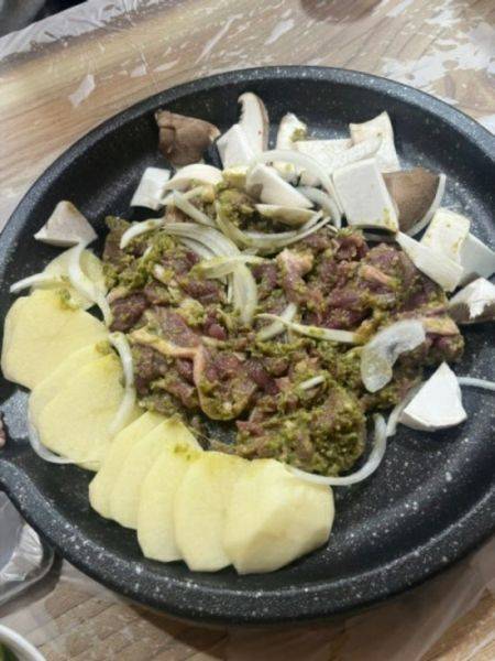 하동 여명가든의 대표 메뉴인 녹차 오리구이.