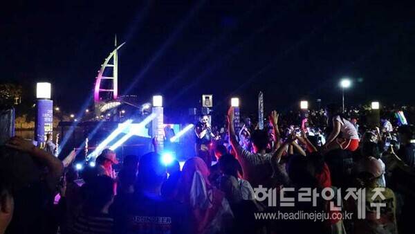 서귀포시 새연교 야외무대에서 펼쳐진 '2025 금토금토 새연쇼'