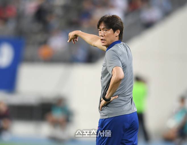 홍명보 감독이 지난 7월15일 용인 미르스타디움에서 열린 2025 동아시아축구연맹(EAFF) E-1 챔피언십(동아시안컵) 일본과 경기에서 작전지시를 하고 있다. 최승섭기자 thunder@sportsseoul.com